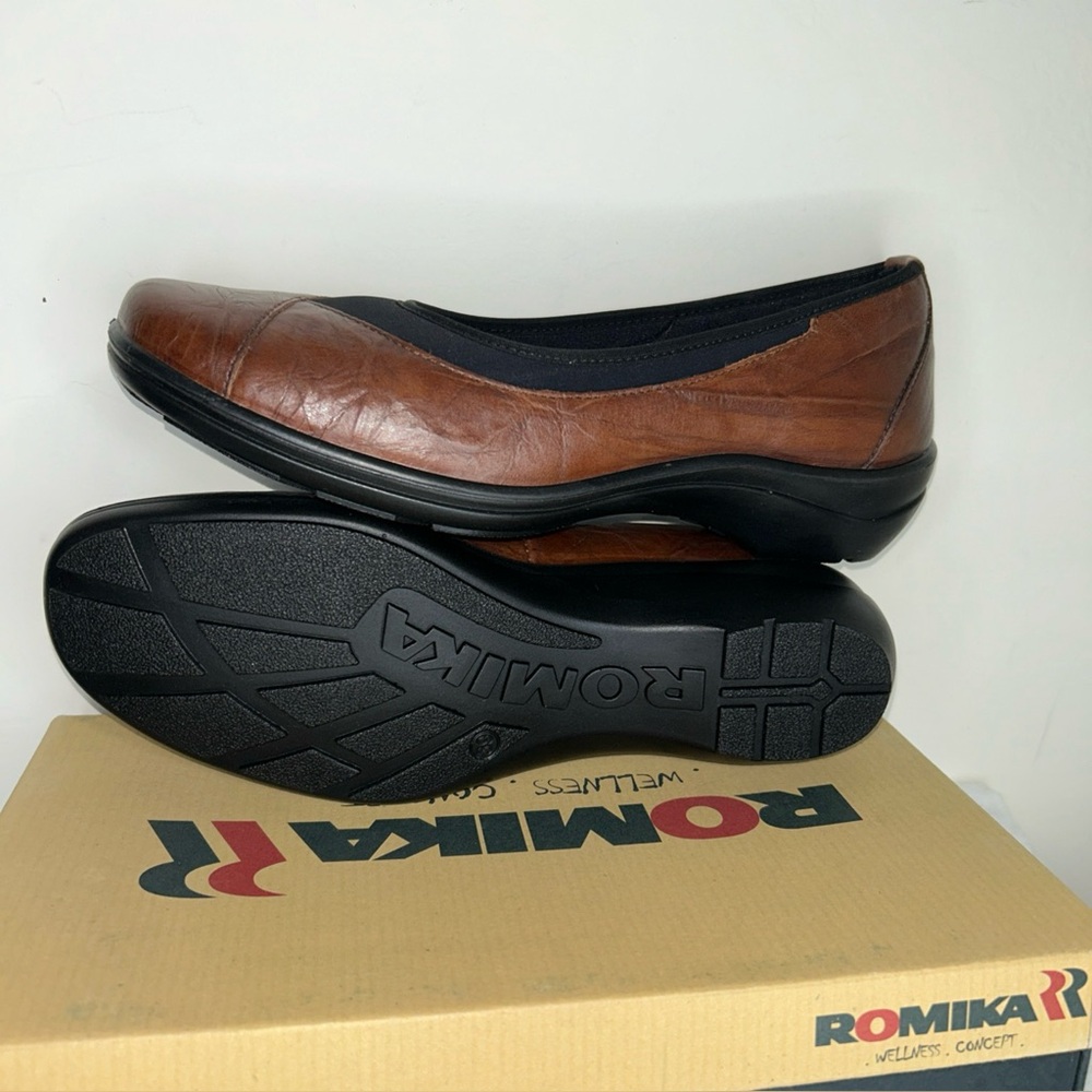 Romika Romika(R) 'Cassie 21' Wedge Flat, Leather, Round toe Sz 39M / US 9M, NWB